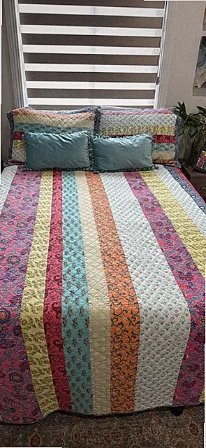 Full/Queen Patchwork Quilted Multicolor Quilt 90 x 95 with matching shams